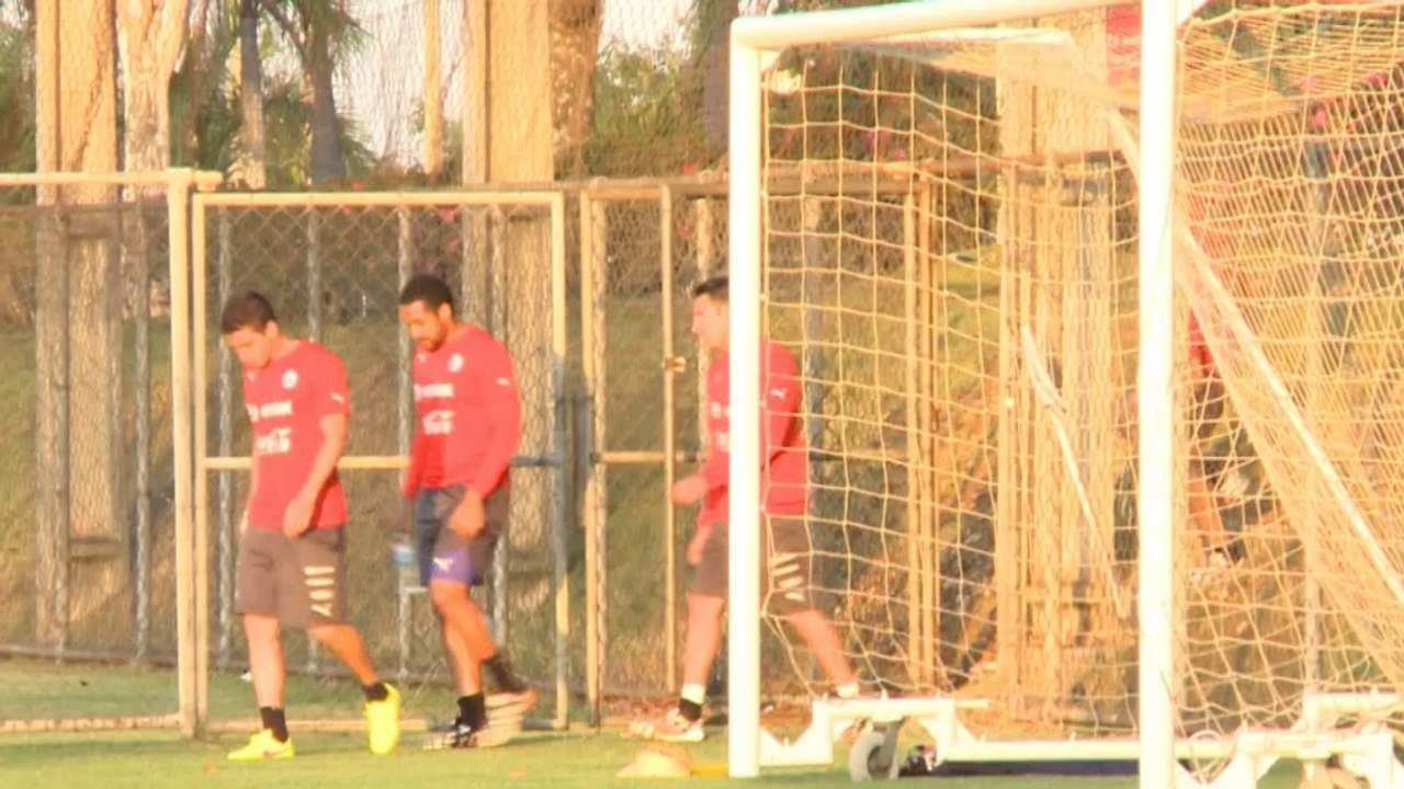 WM 2014: Chile: Brasilien vor Brust, Suarez im Kopf