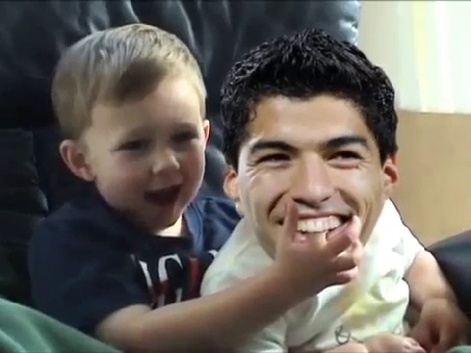 Suárez Bit My Finger