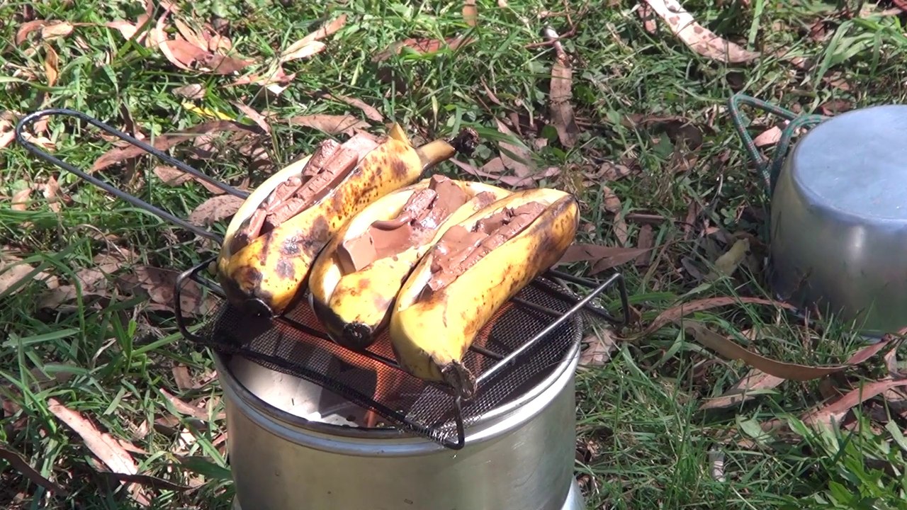 How to cook chocolate bananas on a Trangia stove