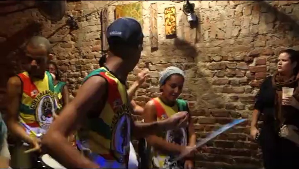 BRESIL: La fete dans le quartier de Lapa!!!