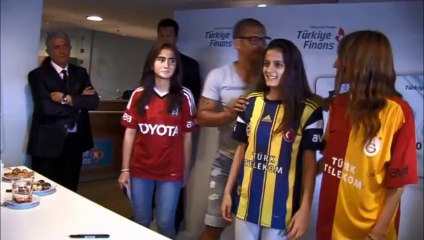 Alex, Faal Kart imza gününde neler yaşadı?