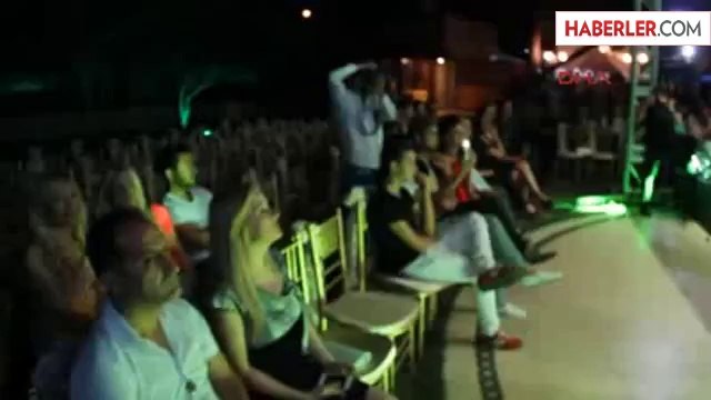 AK Partili Başkandan Mankenlere: Vitrin Mankeni Zannettim