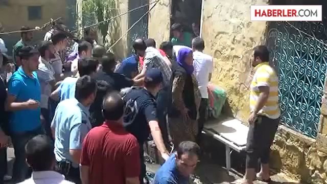 Yangında dumandan etkilenen 4 kişi hastaneye kaldırıldı -