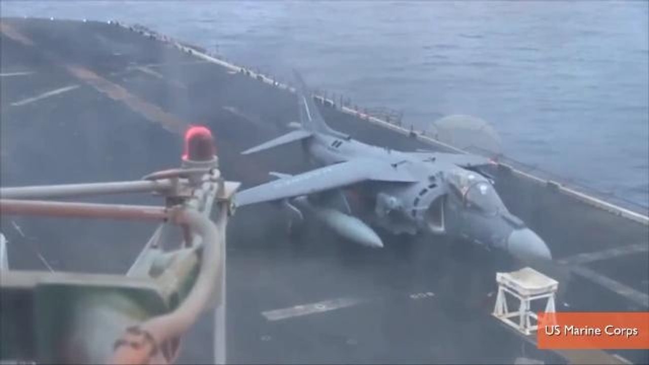 US Fighter Jet Makes Incredible Landing Without Front Landing Gear