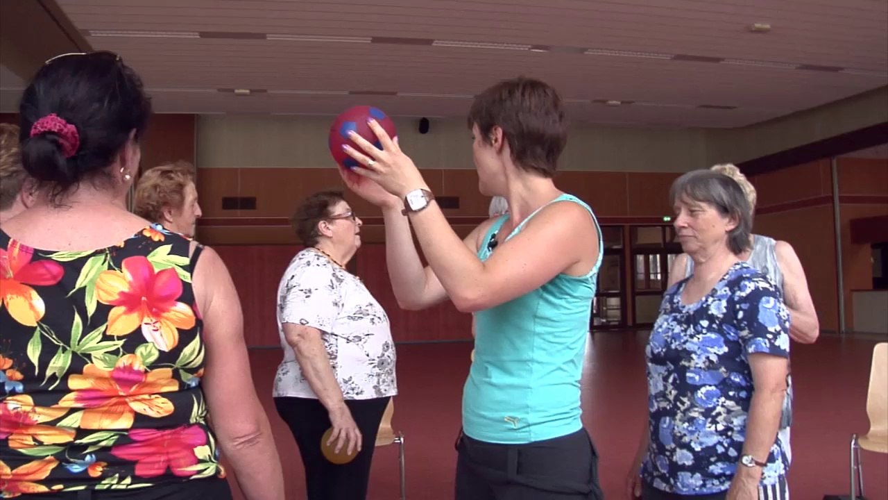 Gym douce : Huguette mets tes baskets, Pierrot enfile ton maillot !