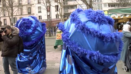 Une patrouille de parapluies bleus au service du dépistage du cancer colorectal