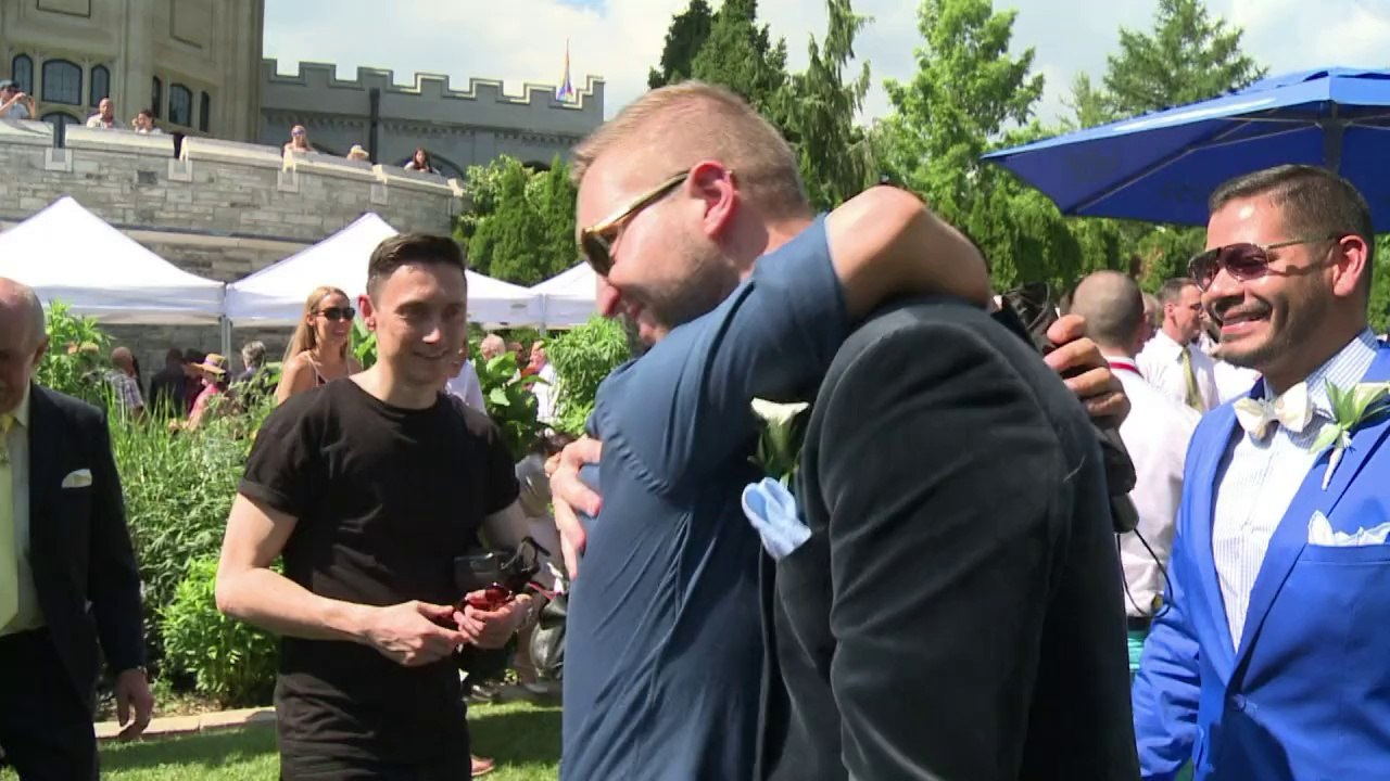 115 parejas gay se casan en Canadá