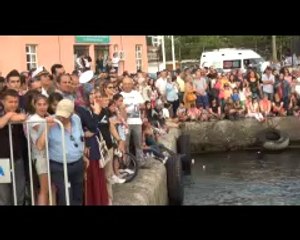 YAĞLI DİREK YARIŞMACILARI SIKI PAZARLIKLA 12 BİN  LİRAYI KAPTI