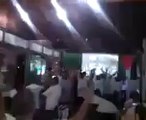 La joie des Palestiniens dans un café de Ramallah au moment du but de l'Algérie