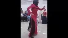 Apaçi dansı yapan tesettürlü