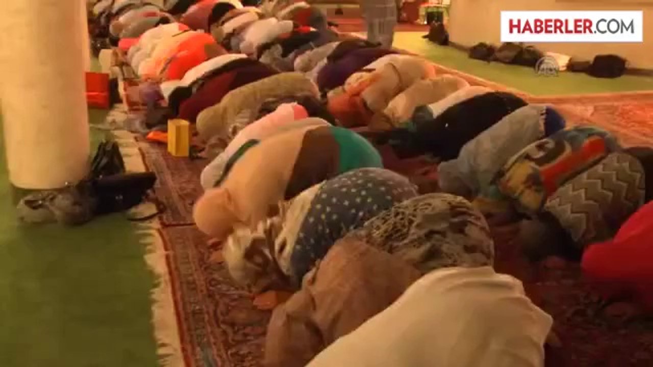 Balkanlar'da ilk teravih namazı kılındı -