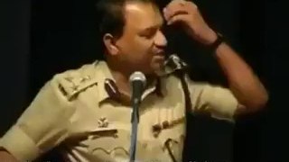 A Hindu Police Officer Praising Hazrat Muhammad (PBUH) A Lot