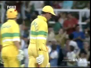 BIGGEST SIX at the SCG - Simon O'Donnell smacks it high and long vs Pakistan 1989