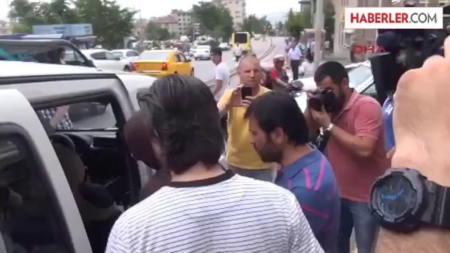 Çeçen Komutanın Aranınca Çarsaf Giyen Kızı, Mısır Satan Polislere Yakalandı