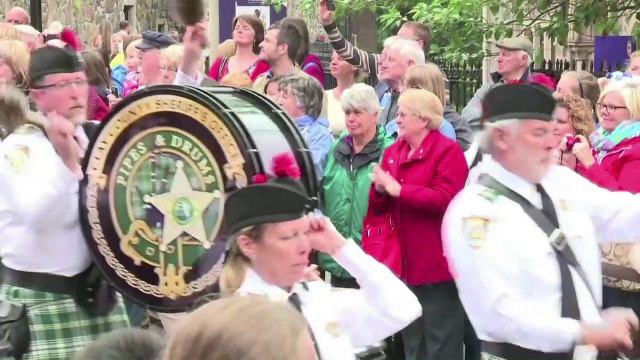 Thousands of bagpipers mark anniversary of battle in Scotland