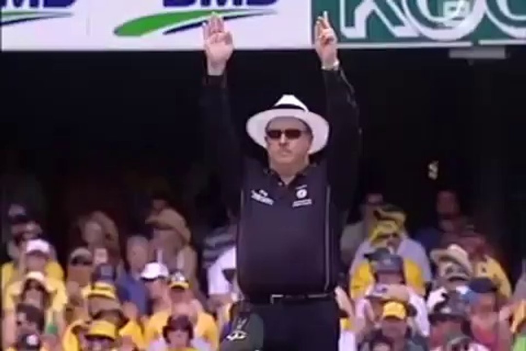 Brett Lee gets swept for six! Insane cricket shot. Treated like a spinner_x264