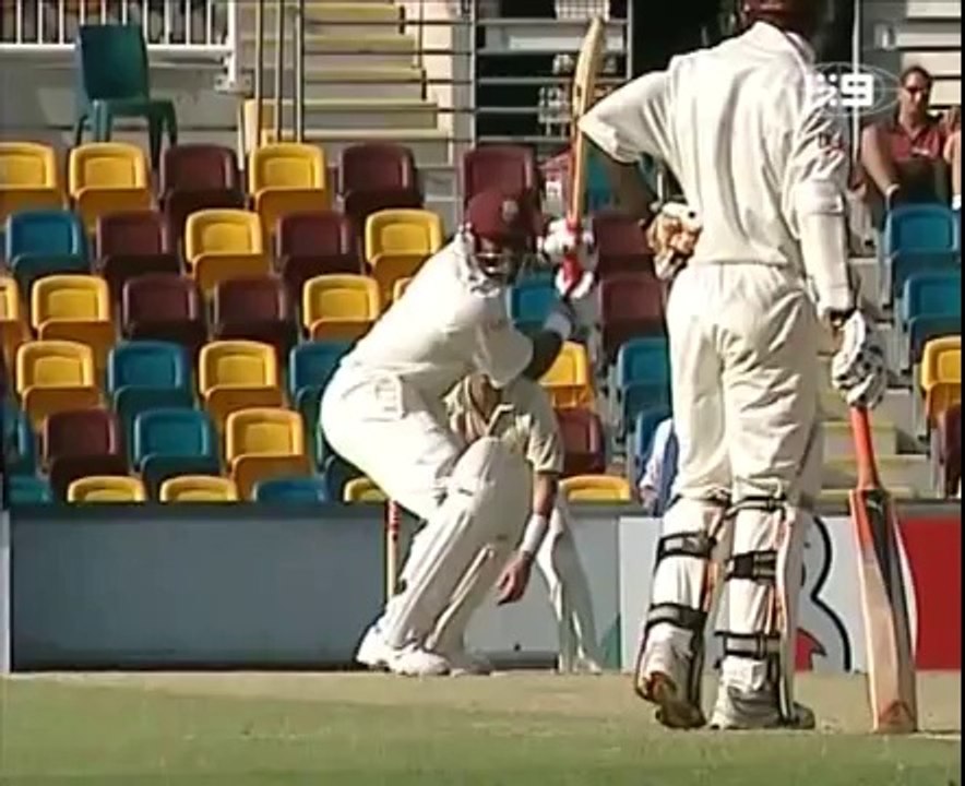 Brett Lee GREAT slower ball to dismiss BRIAN LARA 2005 1st test