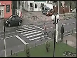 Saniye farkıyla kazadan kurtulanlar - İnanılmaz Görüntüler