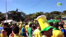 Torcida brasileira solta a voz e ensaia novos gritos na chegada ao Mineirão