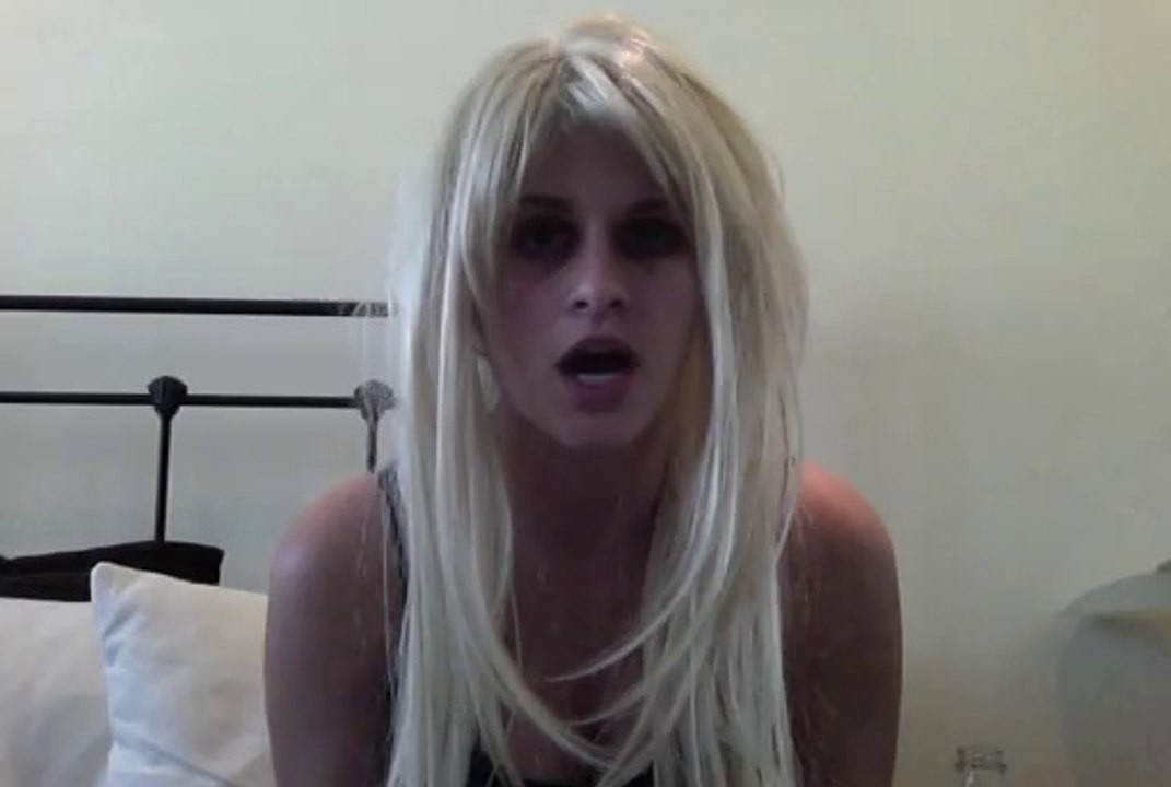 Ireland Baldwin denies dating Angel Haze!!