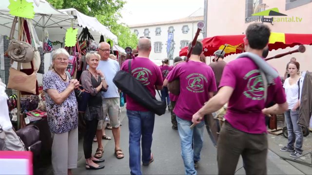 Festival des Hautes Terres : déambulations de L'irrésistible Morvandelle.