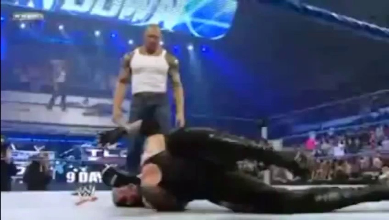 Batista Ataca A The Undertaker Smack [Español Latino] Down 2009