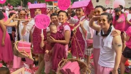 Thousands take part in Singapore gay rights rally