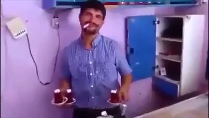 Çaycıya patlayan sigara şakası