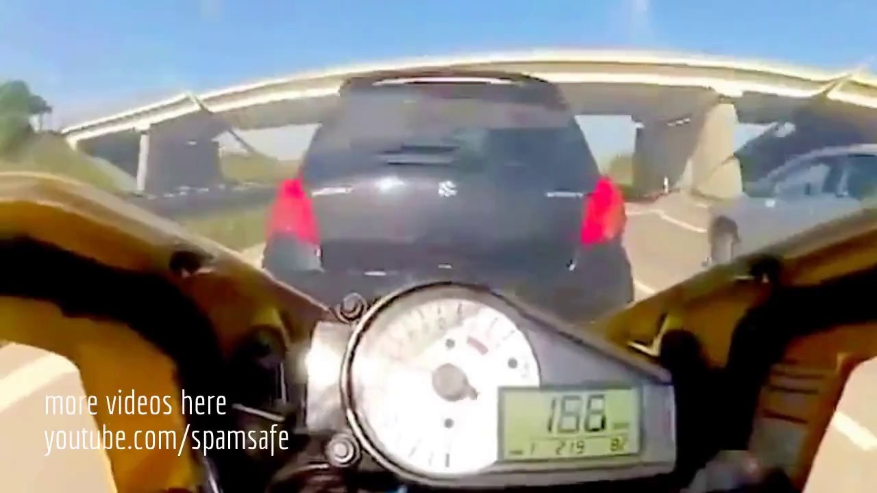 Suzuki Hayabusa neredeyse arabaya çarpıyordu!