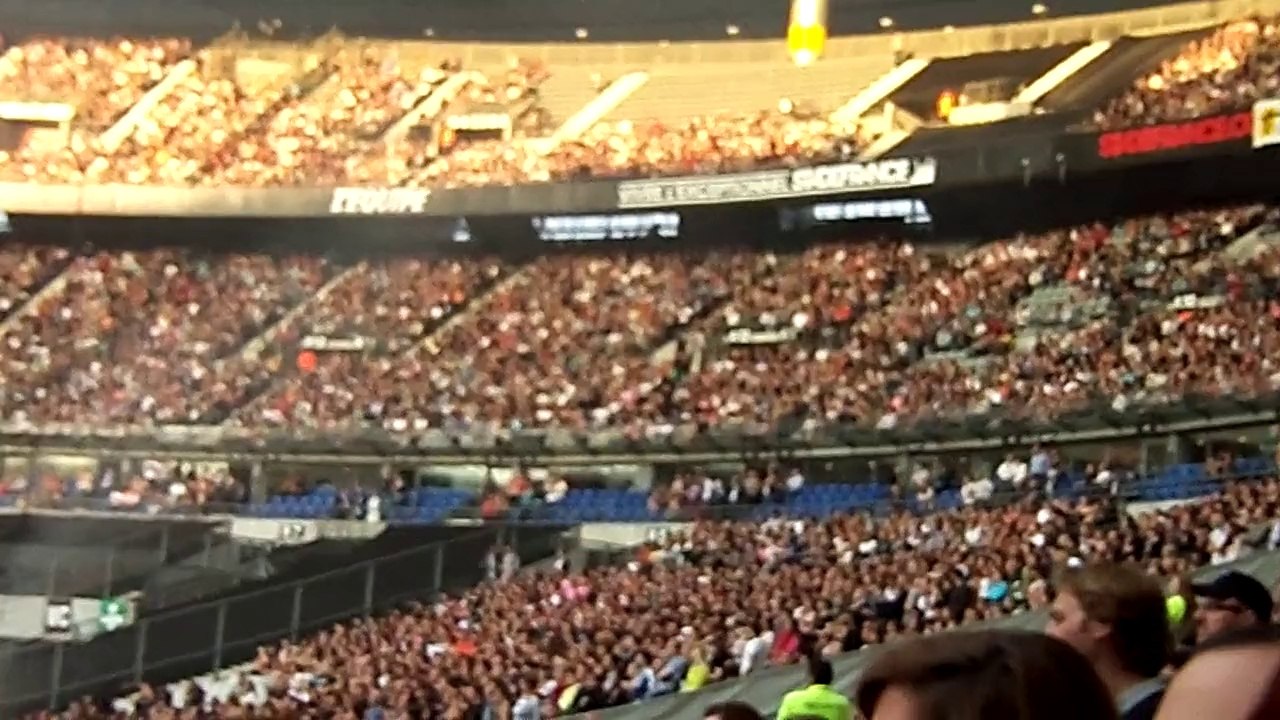 Avant l'entrée INDOCHINE au SDF le 27 juin 2014