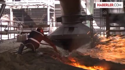 Demir-çelik işçilerinin bin 600 derece sıcaklıkta oruçla imtihanı -