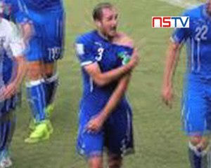 Suarez tells FIFA he accidentally fell on Bite victim