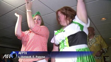 Tournoi de bras de fer féminin à Washington, pour la bonne cause