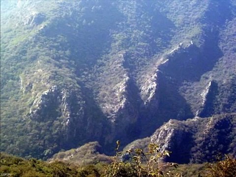 {Mucizeler Müzesi} Dağların üzerinde yazan ALLAH lafzı