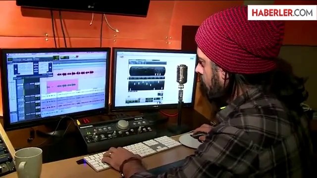 Fahriye Evcen Stüdyoya Girdi Şarkı Söyledi