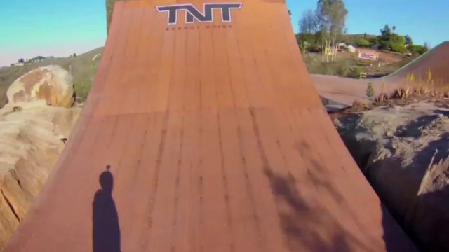 Insolite : il marque un but depuis un hélicoptère !