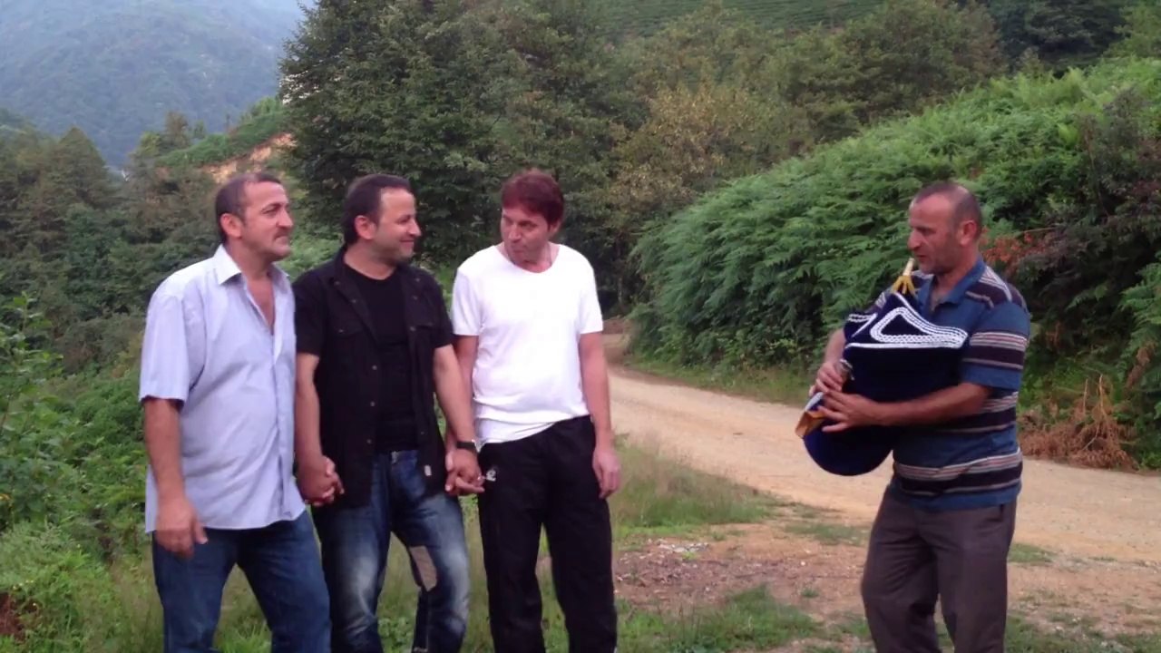 Herem - Karayemiş yedikten sonra Tulum eşliğinde Türkü Söyledik 1 - Rize / Ağaran Şelalesi