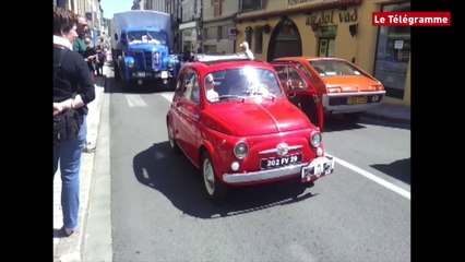 Morlaix. Un bel embouteillage avec les vieilles bagnoles