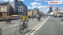 Moskova'daki Bisiklet Etkinliğine 10 Bin Bisikletli Katıldı