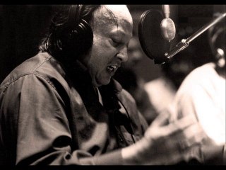 NUSRAT FATEH ALI KHAN - Hanju Akhiyan De Vehrey Wich Paonde Ne Dhamalan (Remix Version)