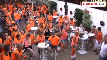 Hollandalı Turistlerin Çeyrek Final Coşkusu