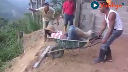 El arabasında uyuyan arkadaşını uçurumdan attılar