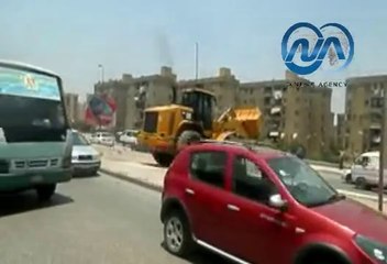 شاهد .. .«جرافات» الحي تزيل مقاهي ومحال وإعلانات بمدينة نصر