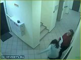 Tuvalette sert kadın kavgası