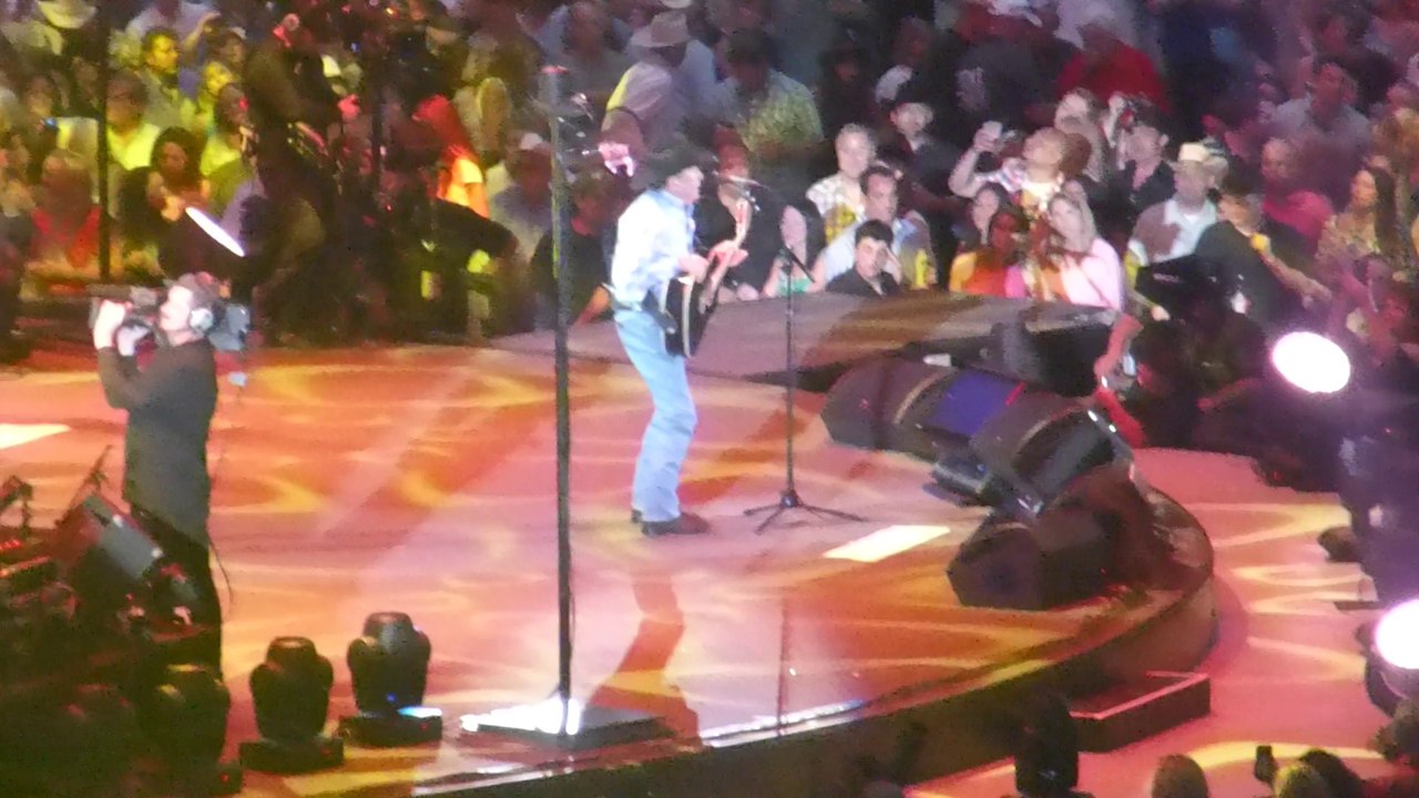 George Strait - I Saw God Today (Live in Arlington - 2014) HQ
