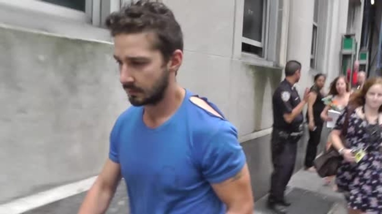 Shia LaBeouf wurde verhaftet, nachdem er sich in einem Theater daneben benahm