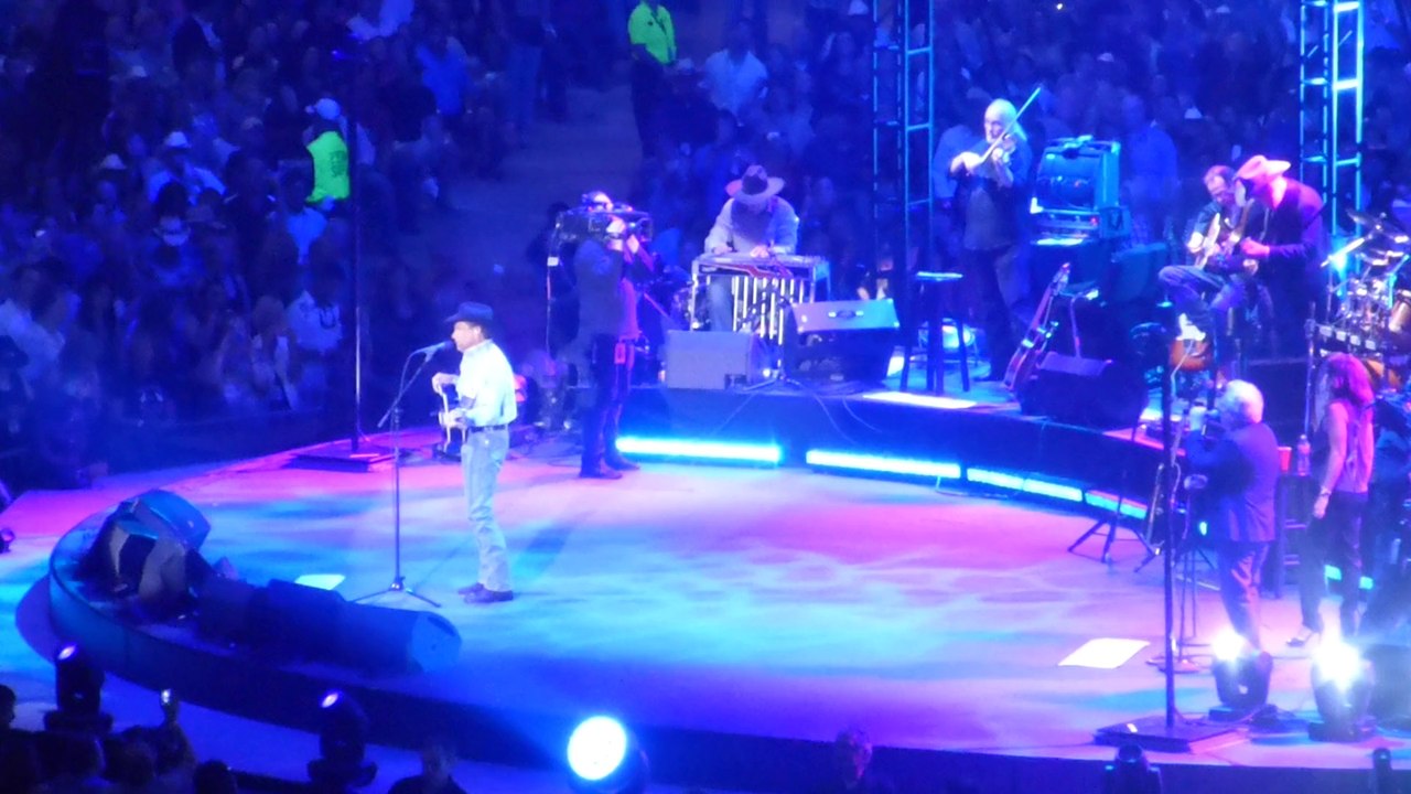 George Strait - Marina Del Rey (Live in Arlington - 2014) HQ