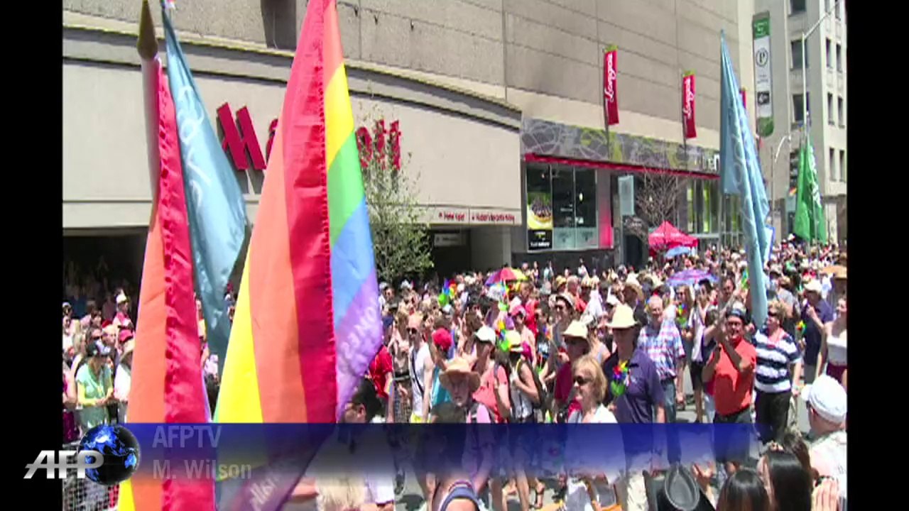 Gay Pride: défilé des enseignants catholiques de l'Ontario