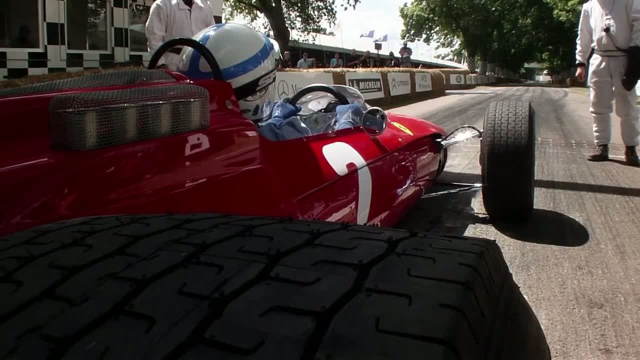 La parade de Ferrari à Goodwood par Sir John Surtees et Kimi Raikkonen en vidéo