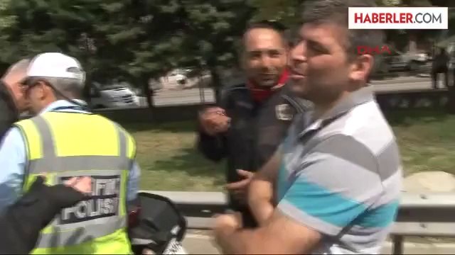 100 Karayolu Fikirtepe Mevkiinde Aracıyla Seyir Halindeki Mustafa Tekarslan, Emre Dönmez'in...